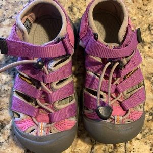 Girl’s Keens water shoes, Size 11
